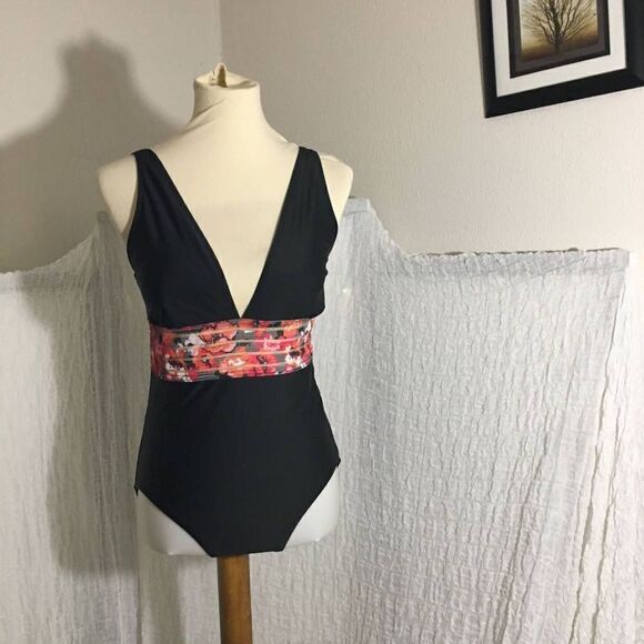 Time & Tru Black/Floral Ond Piece Swimsuit Size M (8-10) - Picture 1 of 5